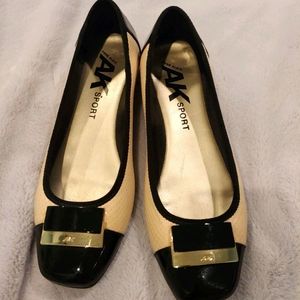 Anne Klein Black & Cream Ballet Flats